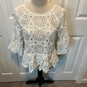 Solitaire Size M White Crochet Lace Top